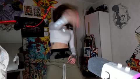 Snapshot of sunny_mouse chatting on March 6, 2025, 5:00 pm Sunny online show from March 6, 2025, 5:00 pm