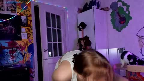 Snapshot of sunny_mouse chatting on October 16, 2025, 5:47 pm Sunny online show from October 16, 2025, 5:47 pm