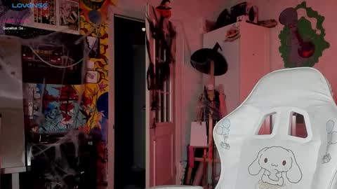 Snapshot of sunny_mouse chatting on October 27, 2025, 5:50 pm Sunny online show from October 27, 2025, 5:50 pm