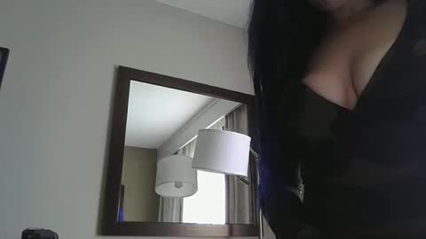 Snapshot of sunnydazeexo chatting on September 18, 2025, 4:20 pm Sunny online show from September 18, 2025, 4:20 pm