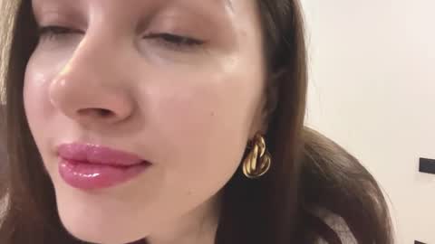 Snapshot of sunnyhathcox chatting on December 18, 2025, 8:09 am Christina online show from December 18, 2025, 8:09 am