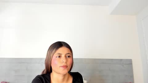 sunnywhitee online show from March 17, 2026, 7:06 pm