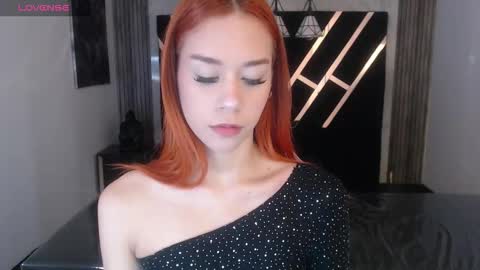 Snapshot of sunrise_ch chatting on December 18, 2025, 10:54 am Susana Mejia online show from December 18, 2025, 10:54 am