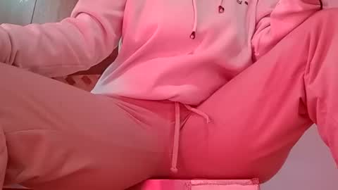 Annie online show from December 4, 2025, 4:48 pm