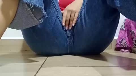 Annie online show from December 18, 2025, 6:03 pm