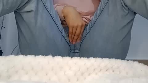 Annie online show from February 26, 2026, 6:29 pm