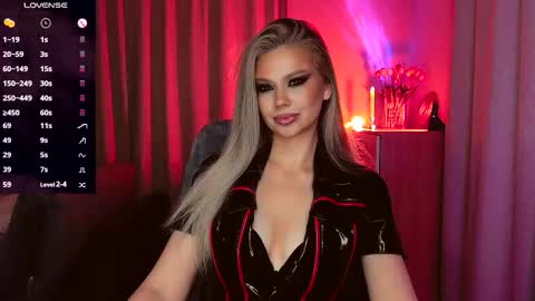 Snapshot of sunshine_vibes chatting on October 14, 2025, 10:32 pm Mistress Molly online show from October 14, 2025, 10:32 pm