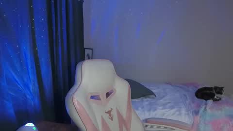 Snapshot of sunshinedarling1 chatting on February 2, 2025, 3:32 am Rosey Darling online show from February 2, 2025, 3:32 am