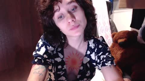 Snapshot of sunshinehella chatting on December 10, 2024, 1:55 pm Hella online show from December 10, 2024, 1:55 pm