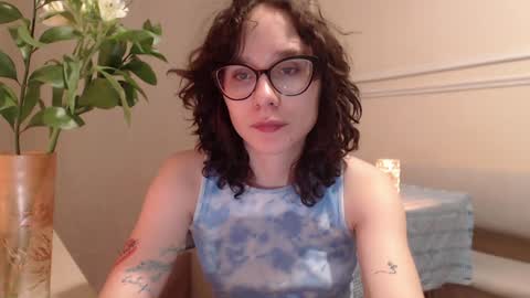 Snapshot of sunshinehella chatting on January 28, 2025, 6:17 pm Hella online show from January 28, 2025, 6:17 pm