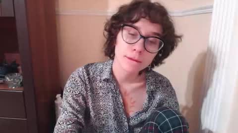 Snapshot of sunshinehella chatting on November 28, 2025, 4:31 pm Hella online show from November 28, 2025, 4:31 pm