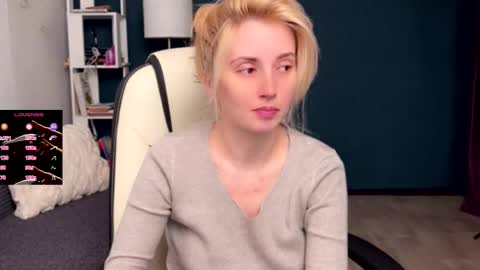 Snapshot of super_peach_stream chatting on December 1, 2025, 11:37 am ANNApvt open full info in bio online show from December 1, 2025, 11:37 am