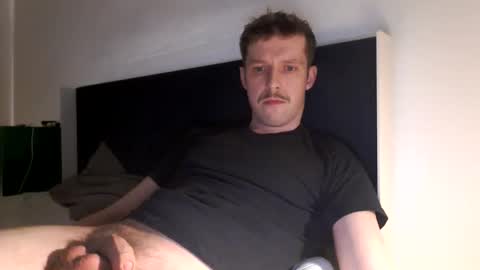 superkleber2 online show from January 5, 2026, 6:44 pm