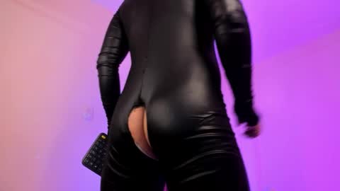 Snapshot of suprasexyjohn chatting on November 8, 2025, 6:18 pm llllSupra llll online show from November 8, 2025, 6:18 pm