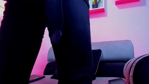 supreme_alpha_ online show from November 28, 2025, 7:49 pm