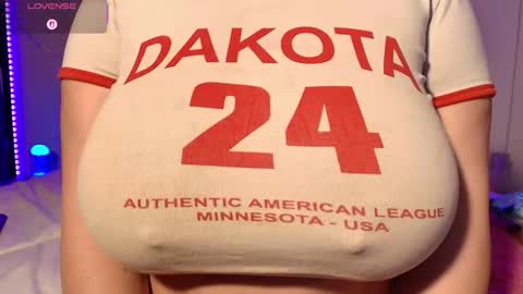 Snapshot of surella32 chatting on February 5, 2026, 2:49 am surella32 online show from February 5, 2026, 2:49 am