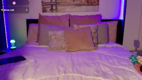 Snapshot of surella32 chatting on February 6, 2026, 3:44 am surella32 online show from February 6, 2026, 3:44 am