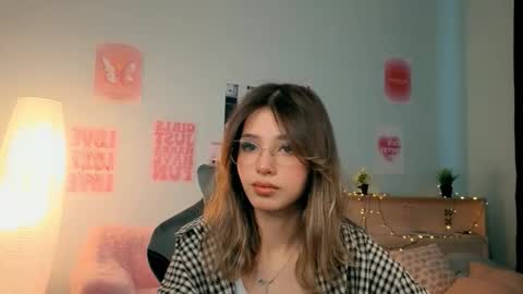 Snapshot of surfcheff chatting on March 17, 2026, 1:36 pm Sara online show from March 17, 2026, 1:36 pm