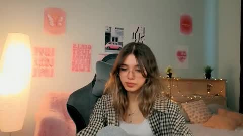 Snapshot of surfcheff chatting on March 18, 2026, 1:25 pm Sara online show from March 18, 2026, 1:25 pm