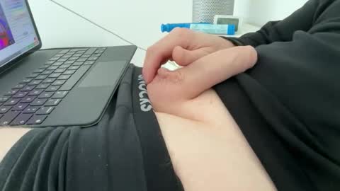 Snapshot of surfstar81 chatting on September 10, 2025, 9:20 am surfstar81 online show from September 10, 2025, 9:20 am