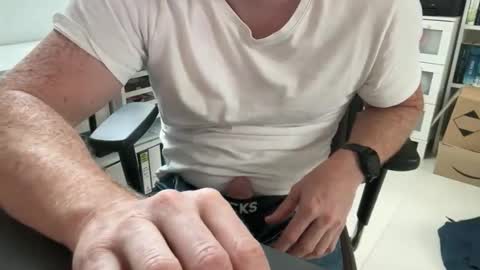 Snapshot of surfstar81 chatting on September 15, 2025, 7:41 am surfstar81 online show from September 15, 2025, 7:41 am