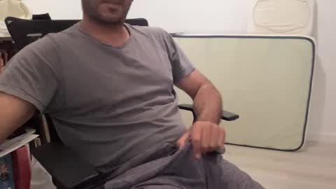 Snapshot of surftravel chatting on February 13, 2025, 1:59 pm surftravel online show from February 13, 2025, 1:59 pm