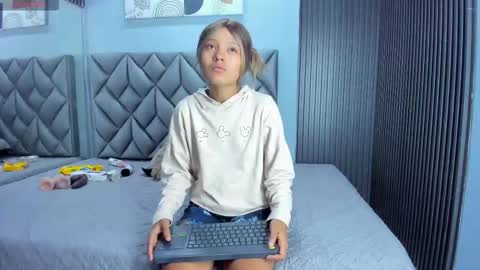 Snapshot of susana_sanchezz chatting on February 15, 2026, 12:14 pm susana_sanchezz online show from February 15, 2026, 12:14 pm