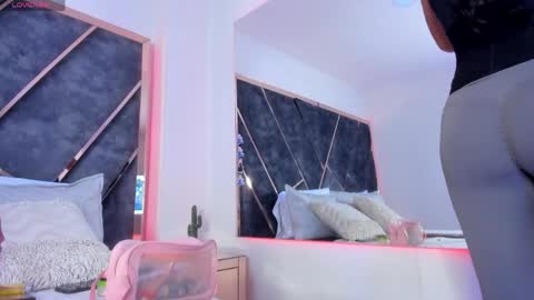 susanahenao online show from March 31, 2026, 5:35 pm