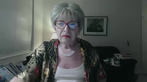 Snapshot of susanandlisa chatting on February 4, 2025, 11:16 pm sexualsusan online show from February 4, 2025, 11:16 pm