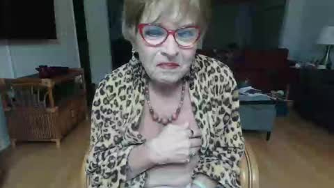 Snapshot of susanandlisa chatting on December 14, 2025, 10:47 pm sexualsusan online show from December 14, 2025, 10:47 pm