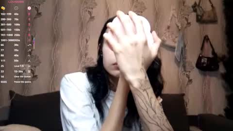 Snapshot of susannahmcdade chatting on December 17, 2025, 1:28 pm Kate online show from December 17, 2025, 1:28 pm