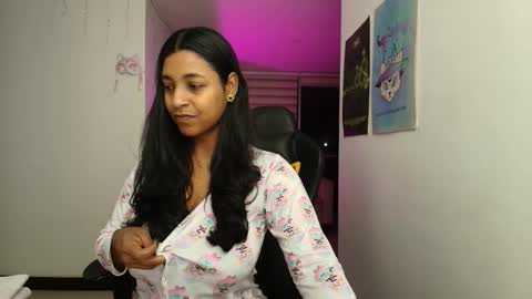 Snapshot of susanrhodes_ chatting on October 1, 2025, 9:04 am Susan Rhodes online show from October 1, 2025, 9:04 am