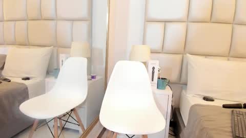 susanthomass online show from March 6, 2026, 7:43 pm