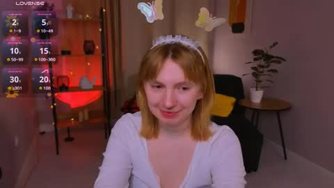 Snapshot of susie_miu chatting on April 19, 2026, 9:28 pm SUSIE 3 online show from April 19, 2026, 9:28 pm