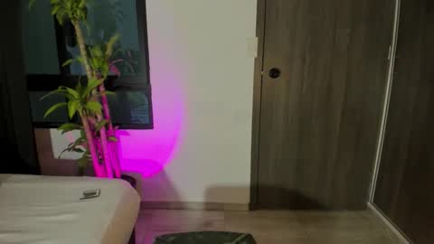 SusieGlass online show from March 9, 2026, 4:27 am