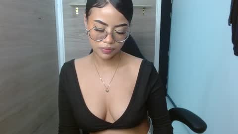 Snapshot of sussan_love01 chatting on February 19, 2025, 6:00 pm Susan online show from February 19, 2025, 6:00 pm