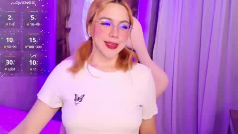 Snapshot of sussiestrawberry chatting on December 15, 2025, 10:08 am Sussie online show from December 15, 2025, 10:08 am