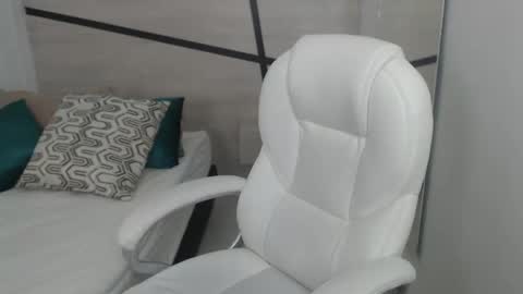 sussy leon online show from January 17, 2025, 12:10 pm