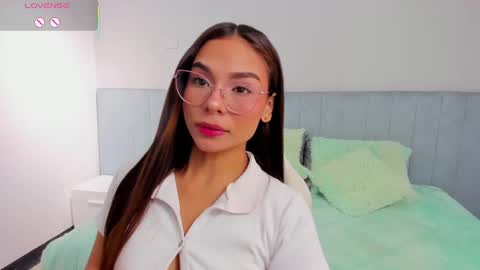 sussy_sweet4u online show from October 7, 2025, 11:40 am