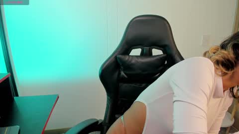 Snapshot of sussyprice chatting on December 26, 2024, 6:22 pm Sussy online show from December 26, 2024, 6:22 pm