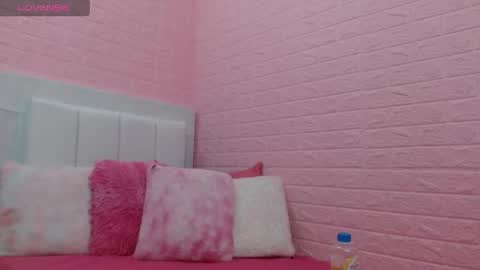 suzan_30 online show from April 23, 2026, 9:17 pm
