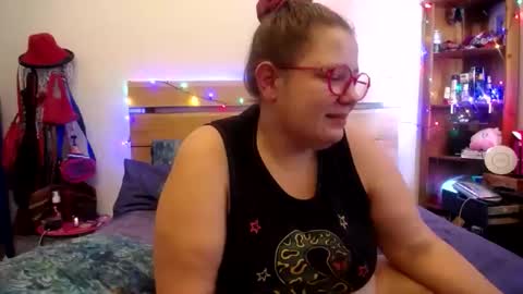 Snapshot of suziestardust chatting on February 4, 2026, 11:53 pm suzie stardust online show from February 4, 2026, 11:53 pm