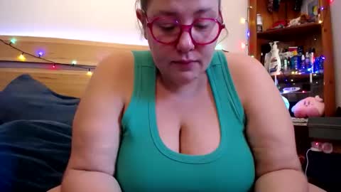 Snapshot of suziestardust chatting on February 17, 2026, 12:40 am suzie stardust online show from February 17, 2026, 12:40 am