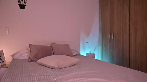 Sofis schedule 10pm until 4am GMT-5 online show from September 18, 2025, 2:13 am