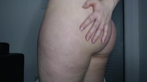 Snapshot of sweat_mia chatting on February 19, 2025, 11:36 pm sweat_mia online show from February 19, 2025, 11:36 pm