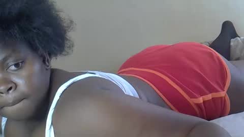 sweatcreamer26 online show from December 2, 2025, 12:21 pm