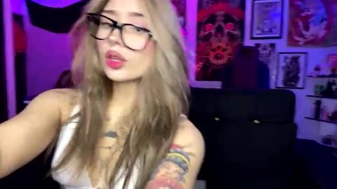 Snapshot of sweeetbabyy22 chatting on December 16, 2025, 8:19 am Valeria online show from December 16, 2025, 8:19 am