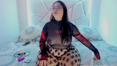 Snapshot of sweeetcruvyx chatting on December 4, 2025, 1:15 am Nikki model independent online show from December 4, 2025, 1:15 am