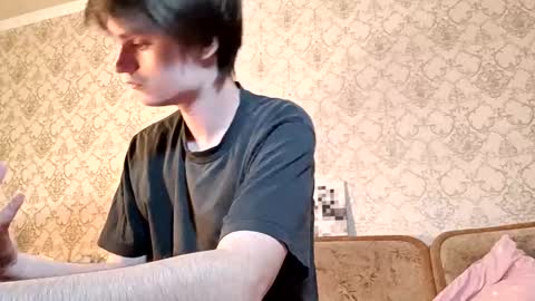 Snapshot of sweet6boy9 chatting on September 18, 2025, 11:29 pm Sweet boy online show from September 18, 2025, 11:29 pm