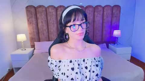 Snapshot of sweet_1angel chatting on February 1, 2026, 4:11 am Sweet 1Angel online show from February 1, 2026, 4:11 am